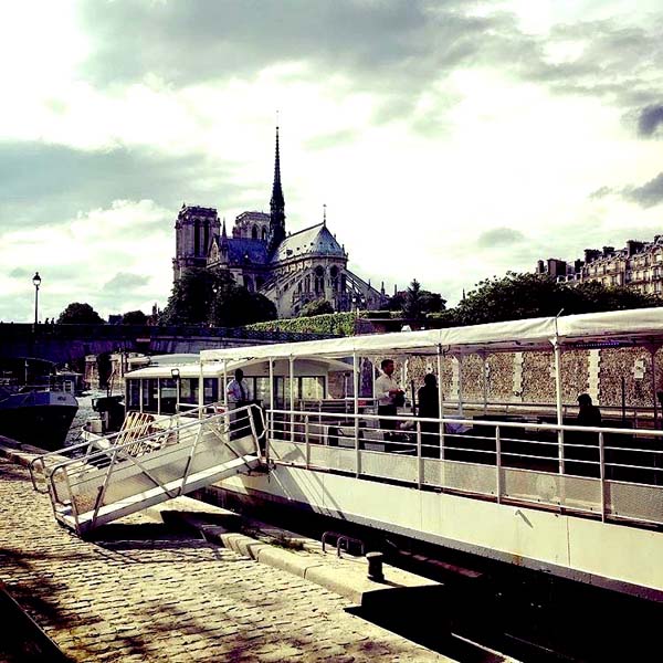 Péniche du quai de la Tournelle_75005 PARIS 05 Péniche du quai de la Tournelle_75005 PARIS 05